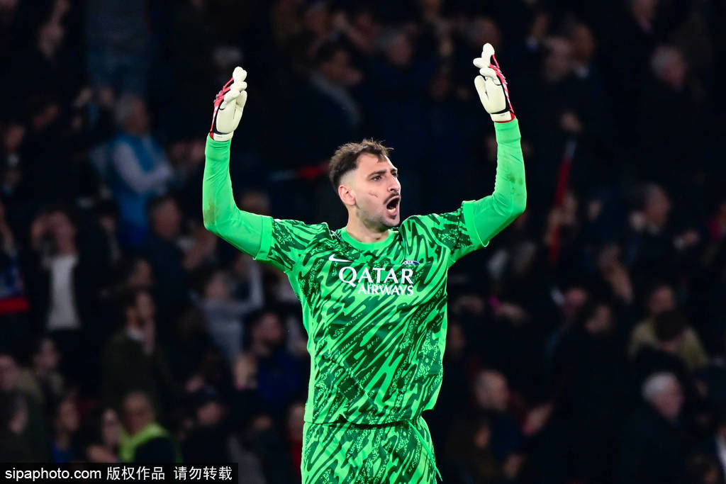 一张老照片引爆欧冠话题：多纳鲁马与国米的未竟缘分，巴黎门神逆转命运！