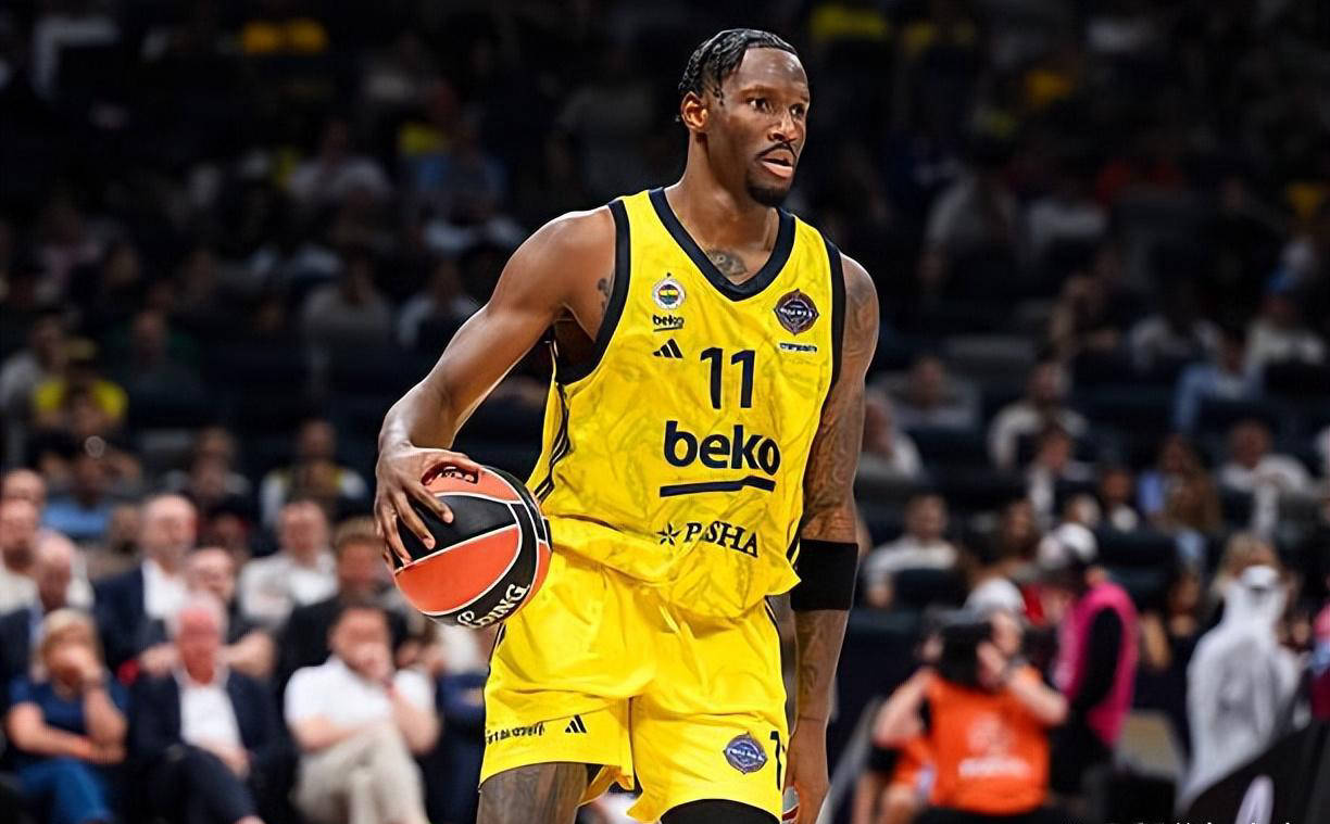 太阳签下欧洲顶尖前锋海耶斯-戴维斯，是否会受到重用？